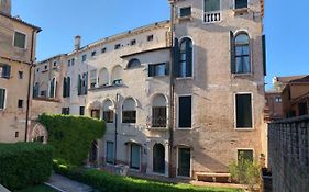 Palazzo Contarini Della Porta Di Ferro